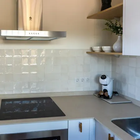 شقة Boutique Flat Sea Views بينالماذينا